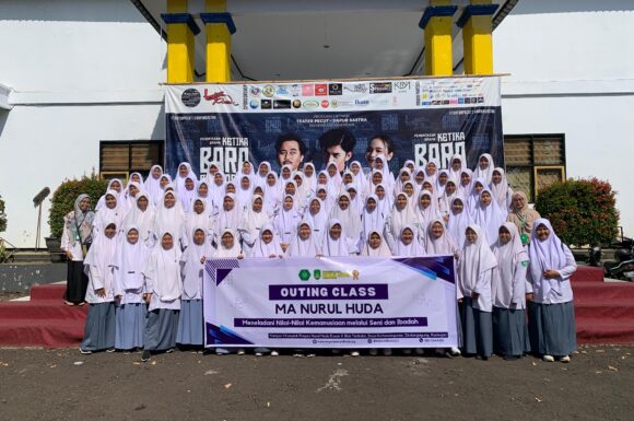 Kegiatan Outing Class Madrasah Aliyah Nurul Huda ke Universitas Kuningan