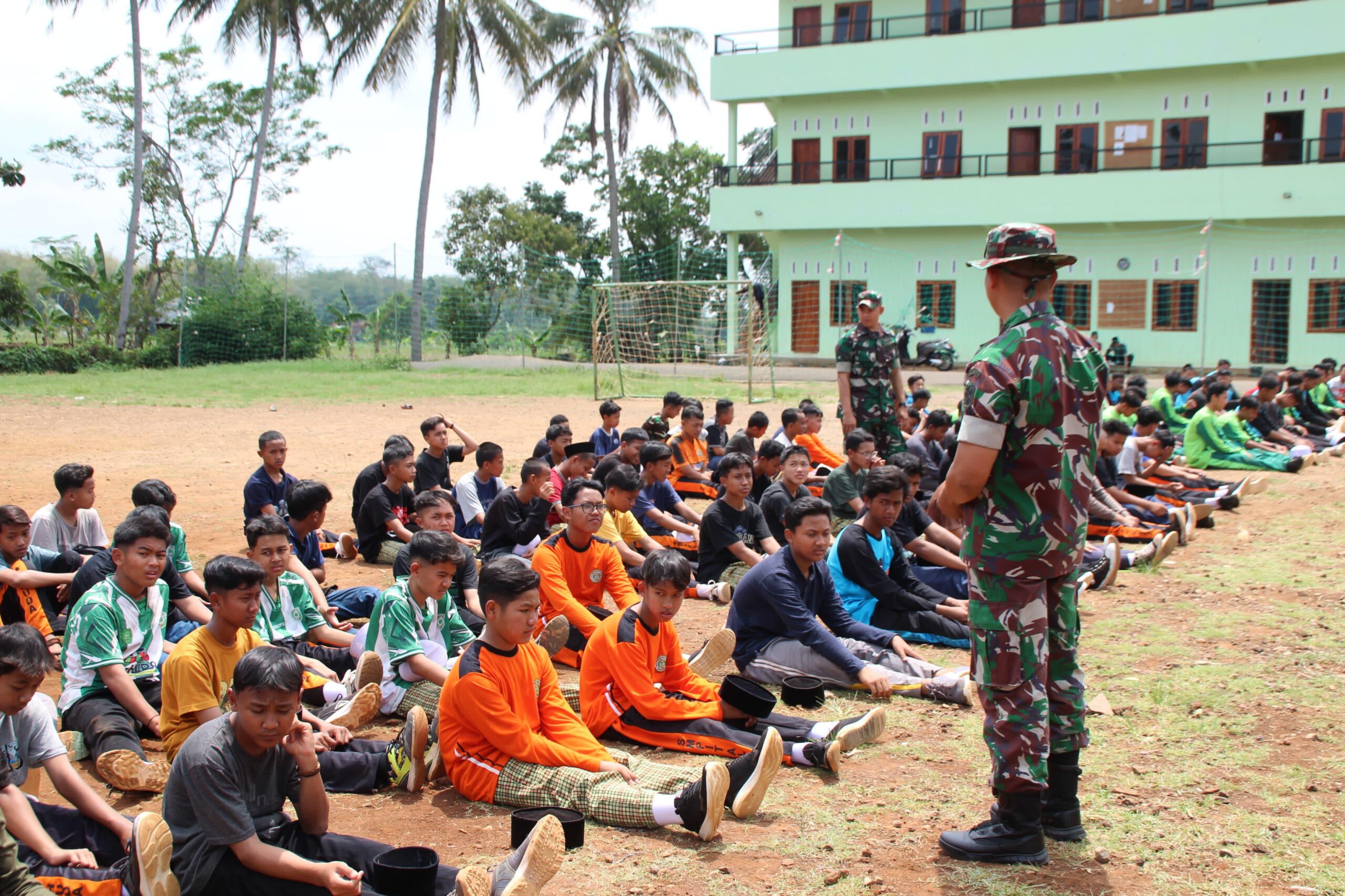 Menanamkan Nilai-Nilai Kebangsaan: Kolaborasi Pondok Pesantren Nurul Huda Kertawangunan dan Kodim 0615 Kuningan