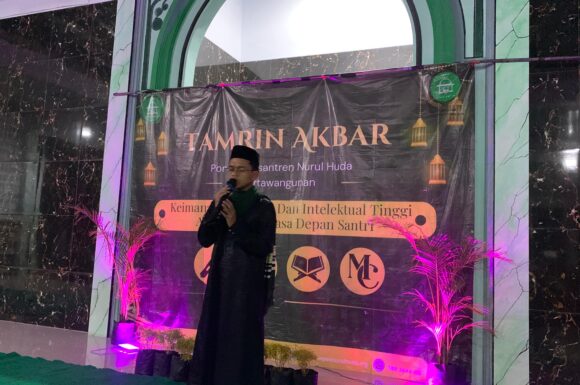 Tamrin Akbar : Keimanan yang Kuat dan Intelektual yang Tinggi adalah Bekal Masa Depan Santri
