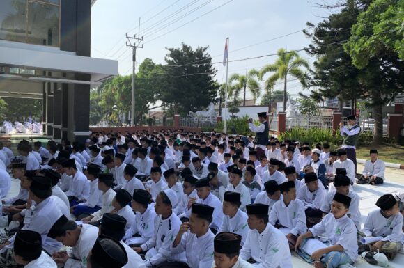HARI SANTRI PENUH BERKAH: SANTRI NURUL HUDA GELAR ISTIGOSAH BERSAMA DI GEDUNG DPRD KUNINGAN