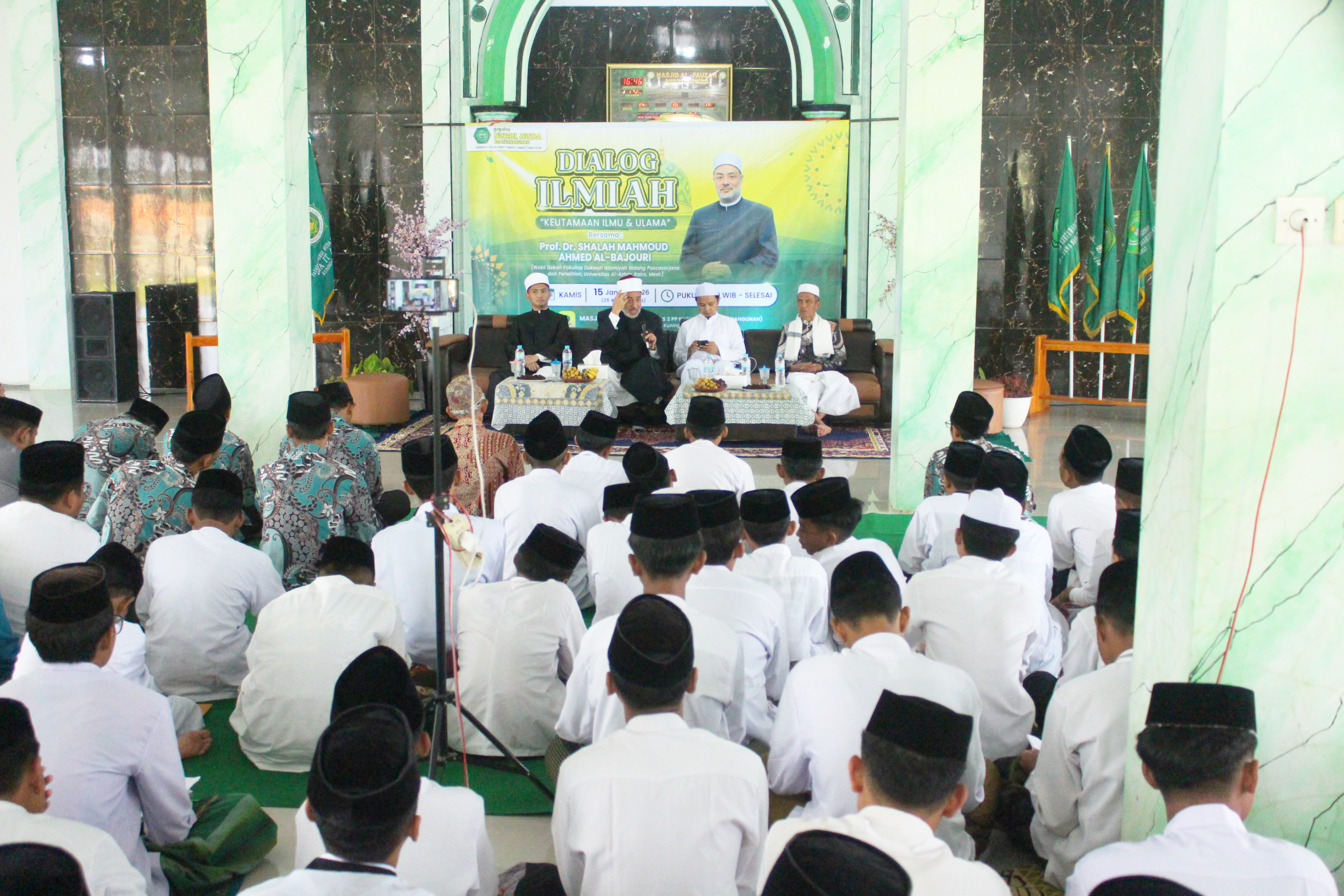 KEUTAMAAN ILMU & ULAMA : DIALOG ILMIAH Prof. Dr. SHALAH MAHMOUD AHMED AL-BAJOURI DI PONPES NURUL HUDA