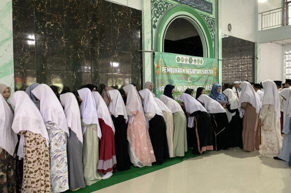 AWAL BARU PENUH MAKNA, PEMBUKAAN KEGIATAN SANTRI DAN HALAL BI HALAL KELUARGA BESAR NURUL HUDA KERTAWANGUNAN