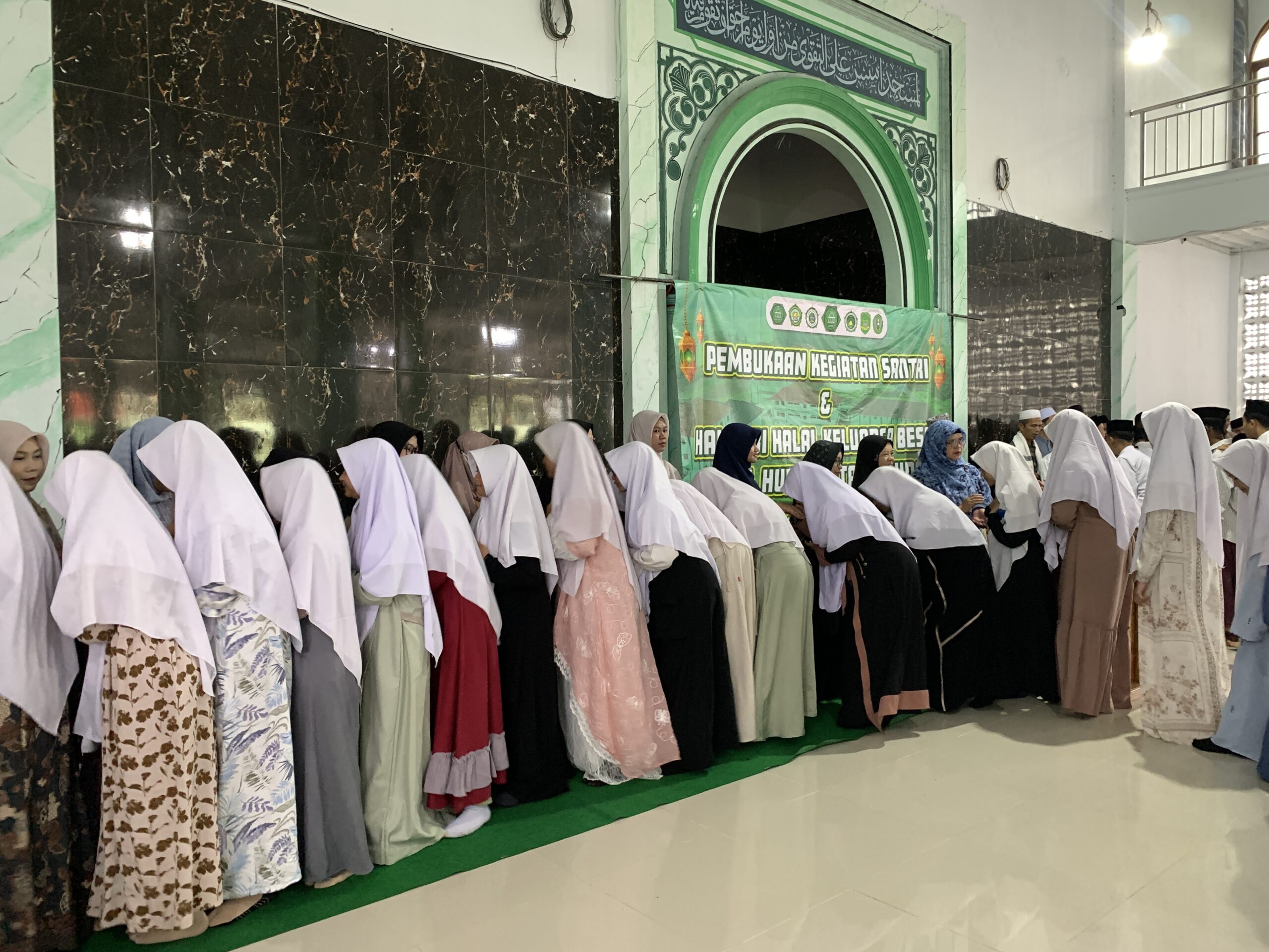 AWAL BARU PENUH MAKNA, PEMBUKAAN KEGIATAN SANTRI DAN HALAL BI HALAL KELUARGA BESAR NURUL HUDA KERTAWANGUNAN
