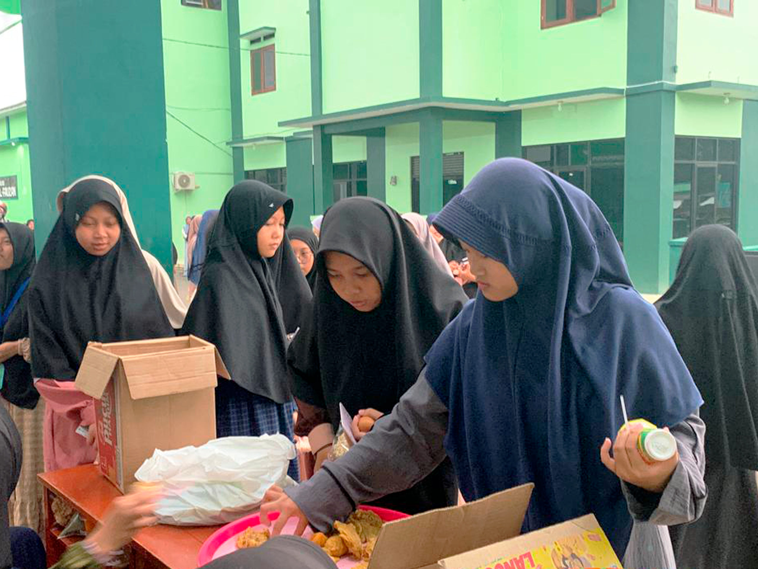 TEBAR TAKJIL RAMADHAN 1447 H DI PONDOK PESANTREN NURUL HUDA KERTAWANGUNAN