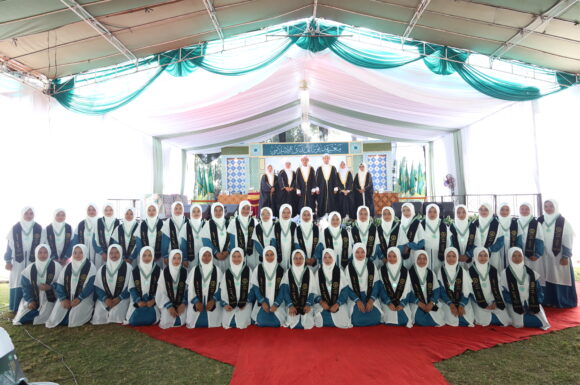 HAFLAH TAKHORRUJ KE-7 PONDOK PESANTREN NURUL HUDA KERTAWANGUNAN BERLANGSUNG HARU DAN KHIDMAT