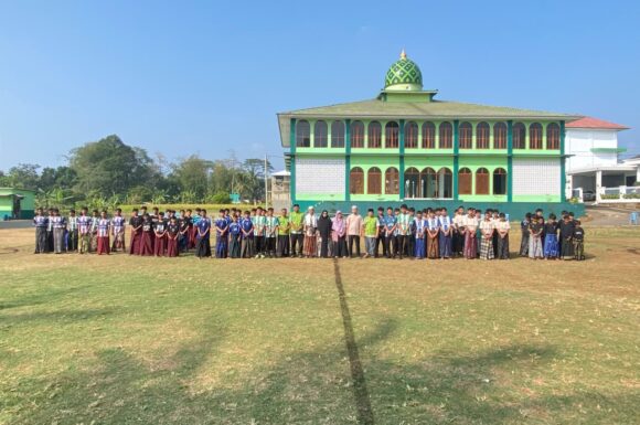 BUYA KH. ABDUL SYUKUR RESMI BUKA LIGA SANTRI MINI SOCCER U-15, SEMARAKKAN MILAD KE-36 PONDOK PESANTREN NURUL HUDA KERTAWANGUNAN