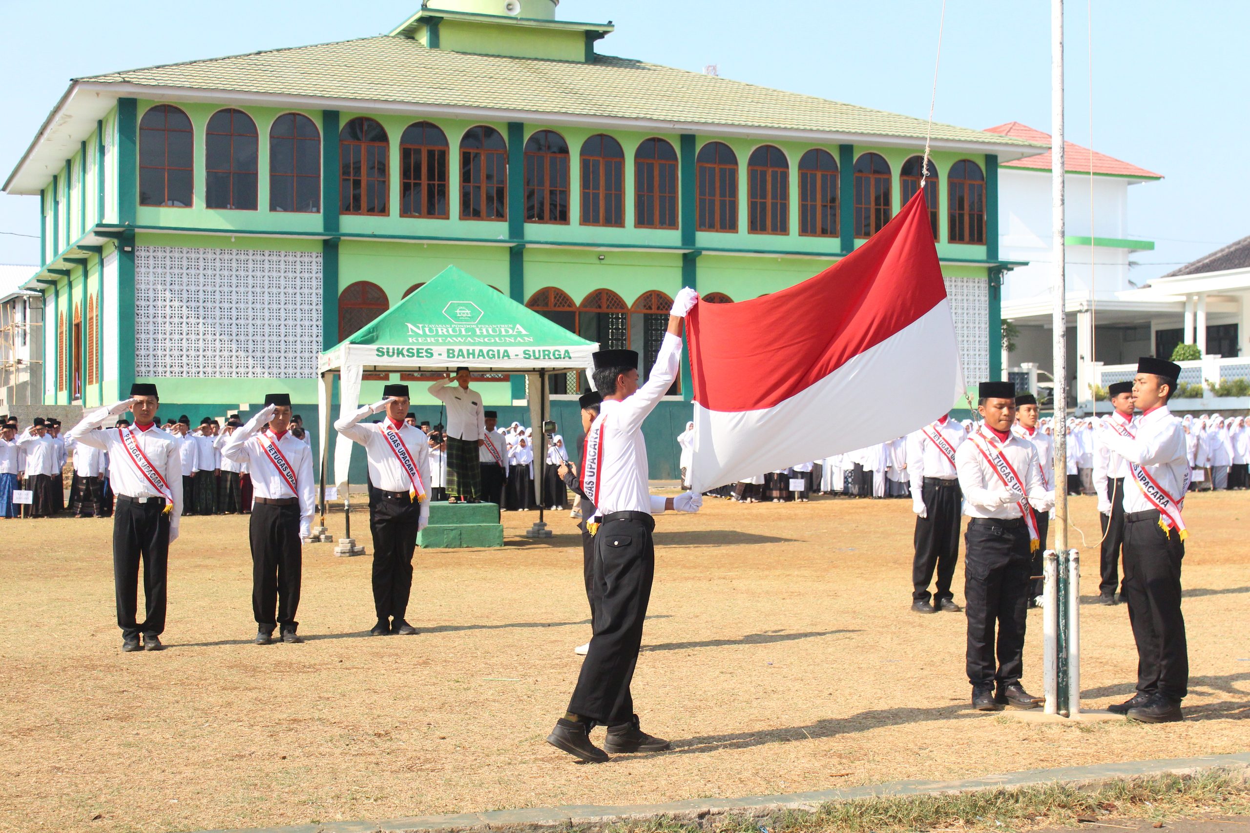 PERINGATI HARI SANTRI NASIONAL 2026, PONDOK PESANTREN NURUL HUDA KERTAWANGUNAN GELAR UPACARA DAN DRAMA KOLOSAL PERJUANGAN SANTRI