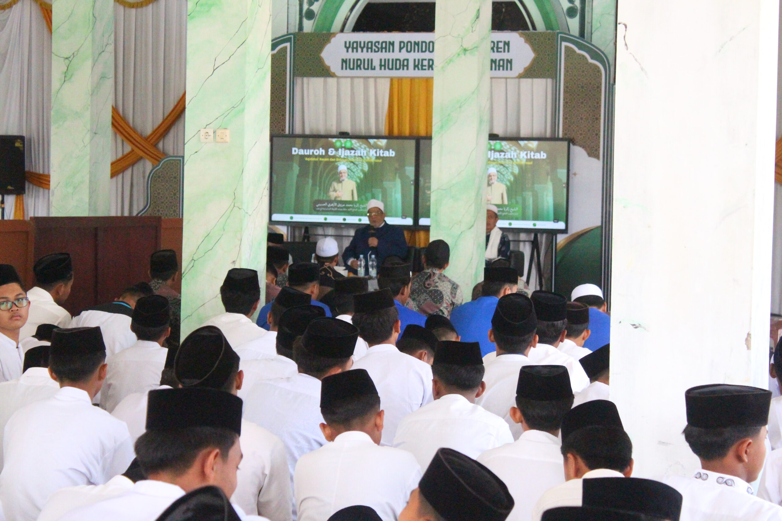 SATU HARI BERSAMA SYEKH ZAKARIYYA MUHAMMAD MARZOUQ AL AZHARI AL HUSAINI DI PONDOK PESANTREN NURUL HUDA KERTAWANGUNAN